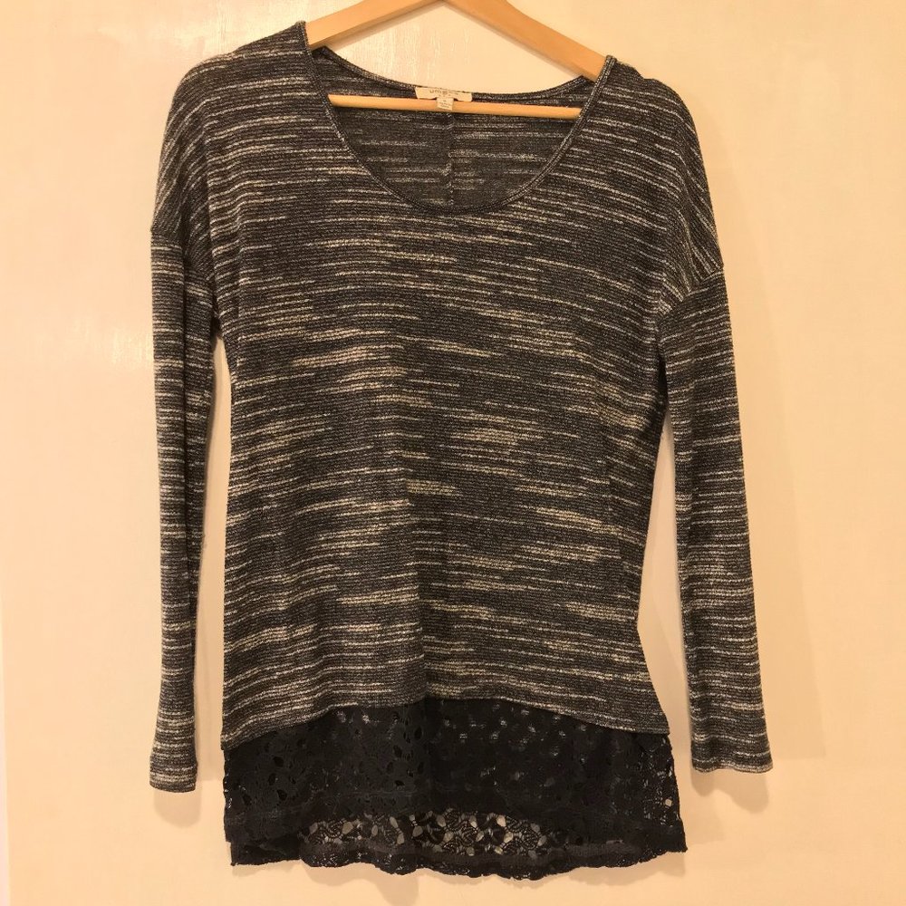 🚨LAST CHANCE - Closing closet🚨 Umgee Top with Lace Trim